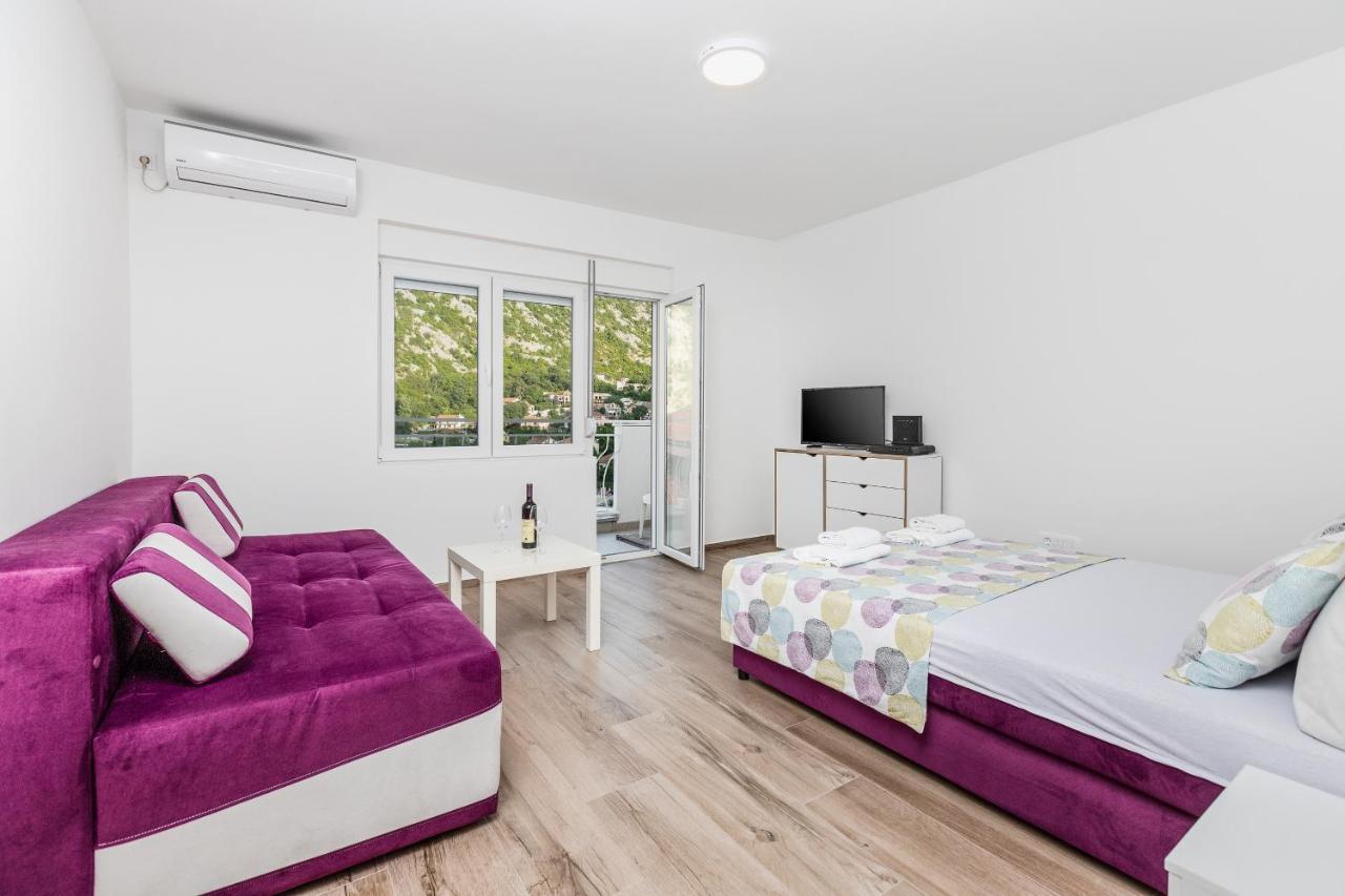 Studio Apartman Scardona Kotor Bagian luar foto